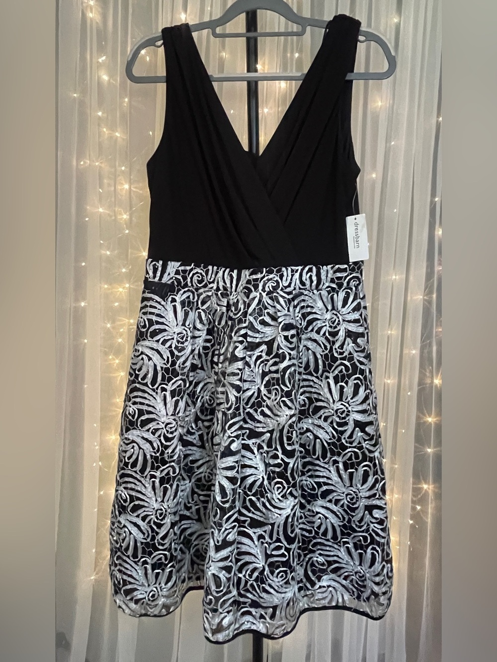 Roz & Ali Black and White Fit-and-Flare Dress